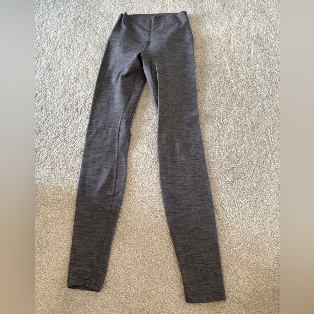 LULULEMON - Align High Rise Leggings - Grey - Size 4 - Excellent Condition - Picture 5 of 6